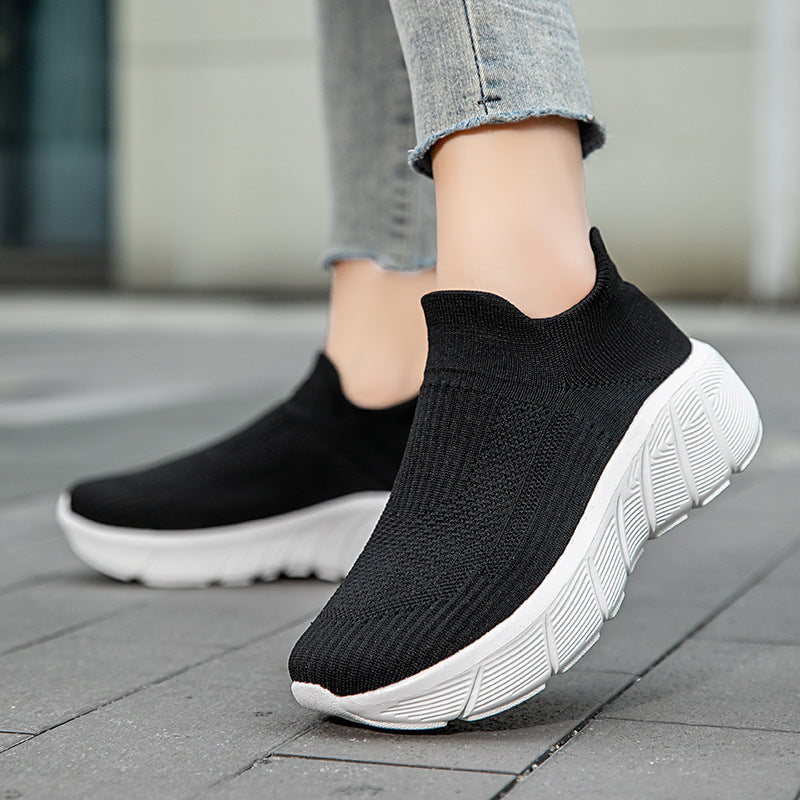 Unisex nan nahtloser Strick-Überziehschuh mit skulpturierter Plateau-Laufsohle und orthopädisch geformter Fersenführung Drune