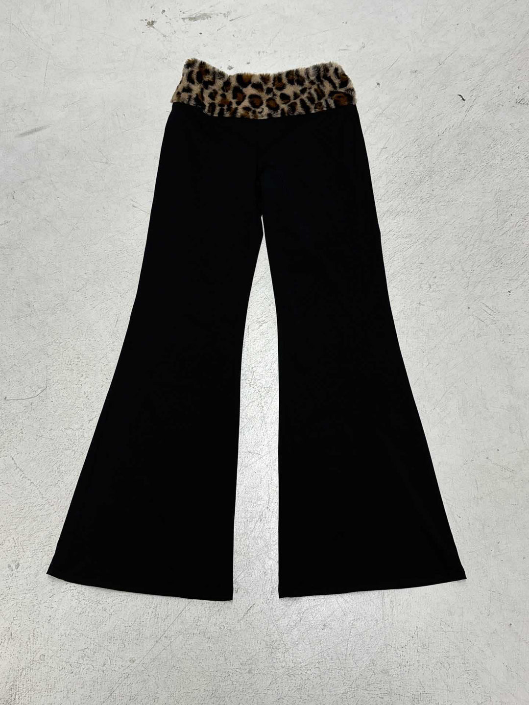 Damen nan schulterfreies Crop-Top mit kunstfellkragen und Manschetten im Leopardenmuster Drune