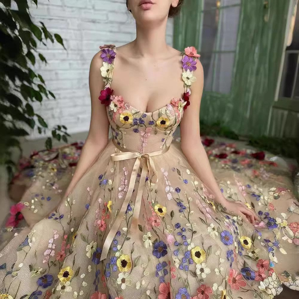 Damen Tüllkleid mit floralen Stickereien und elegantem Taillengürtel Drune