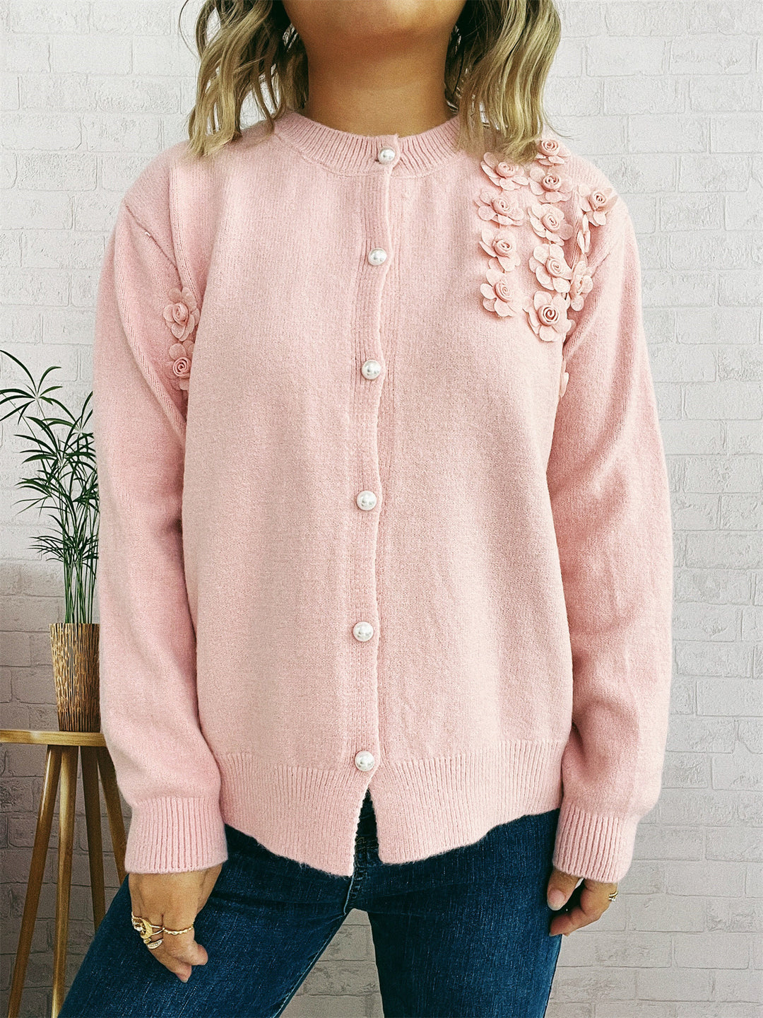 Damen Strickjacke mit floralem Design und eleganten Perlenknöpfen Drune
