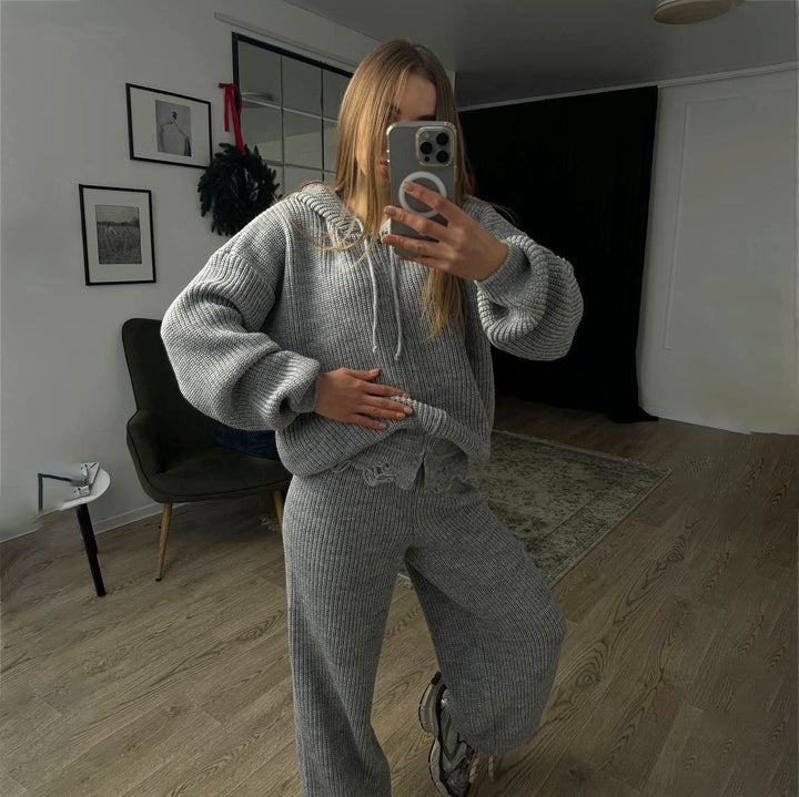 Damen Strickanzug mit lässigem Schnitt und modernem Hoody Drune