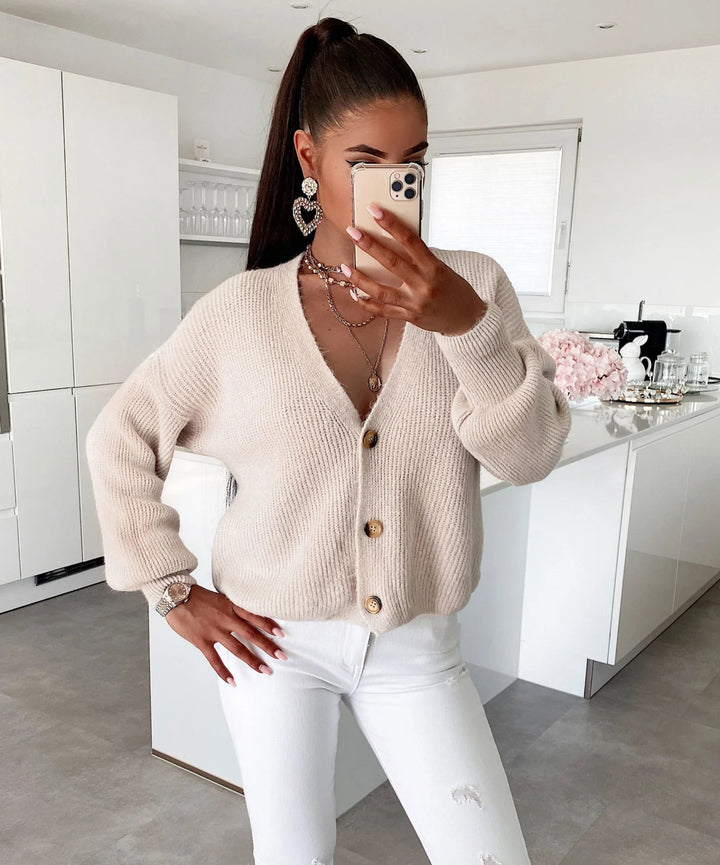 Damen Strickjacke mit voluminösen Ärmeln und hochwertigen Holzknöpfen Drune