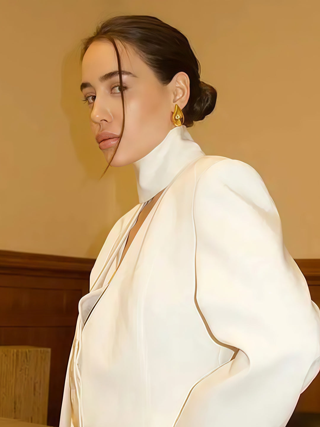 Damen Elegante gestreifte Bluse mit schmeichelndem V-Ausschnitt und schmalem Gürtel Drune