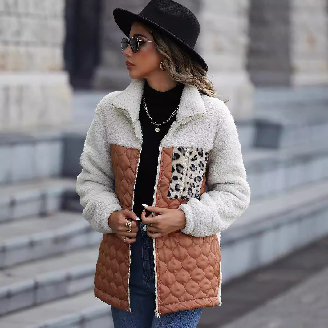 Damen Fleecejacke mit modernen Patchwork-Details und tierischem Muster Drune