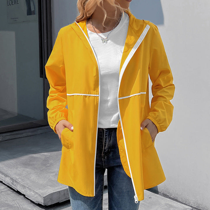 Damen leichte Regenjacke mit praktischer Kapuze und seitlichen Taschen Drune