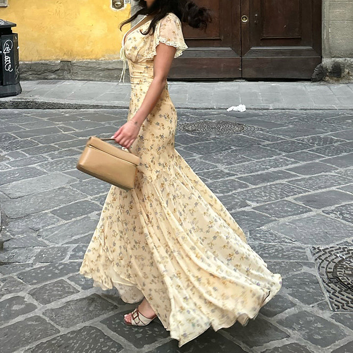 Damen Maxikleid mit romantischem Blumenmuster und verspieltem V-Ausschnitt Drune