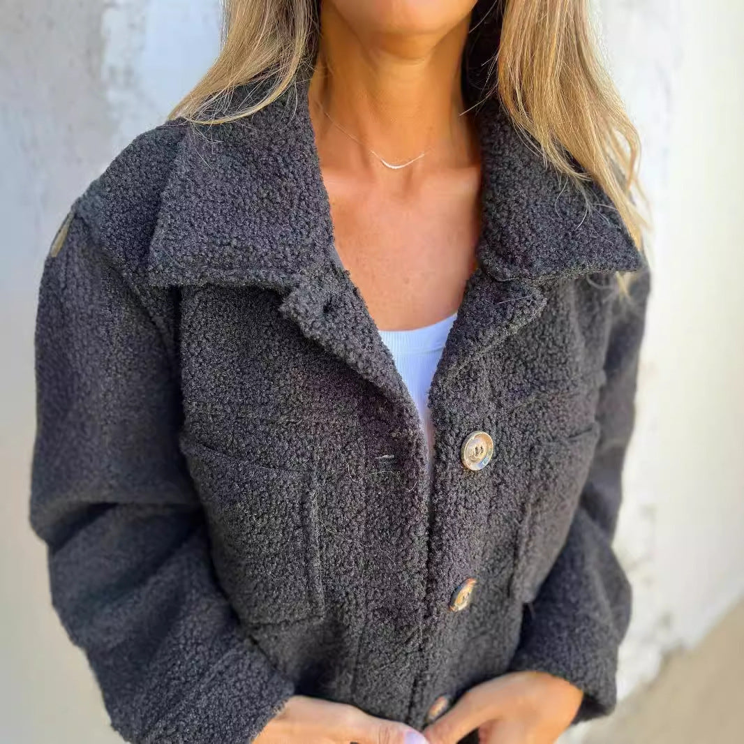 Damen nan kurze Teddyjacke mit Reverskragen, Knopfleiste und aufgesetzten Taschen Drune
