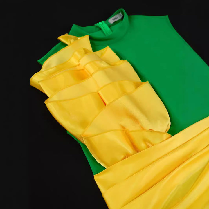 Damen elegantes Kleid mit extravaganten Rüschenelementen Drune