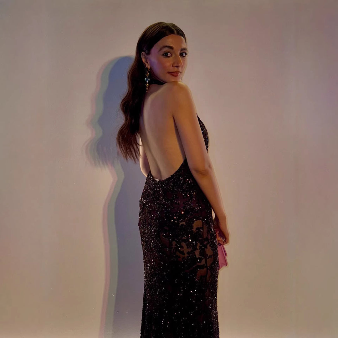 Damen Abendkleid mit schimmerndem Paillettenbesatz und stilvollem Halterdesign Drune