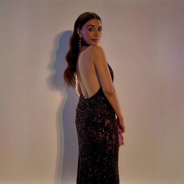Damen Abendkleid mit schimmerndem Paillettenbesatz und stilvollem Halterdesign Drune