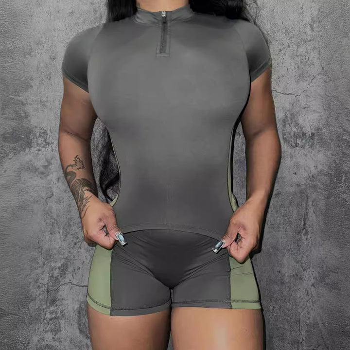 Damen Sportliches Set mit kurzem Oberteil und enganliegenden Shorts Drune