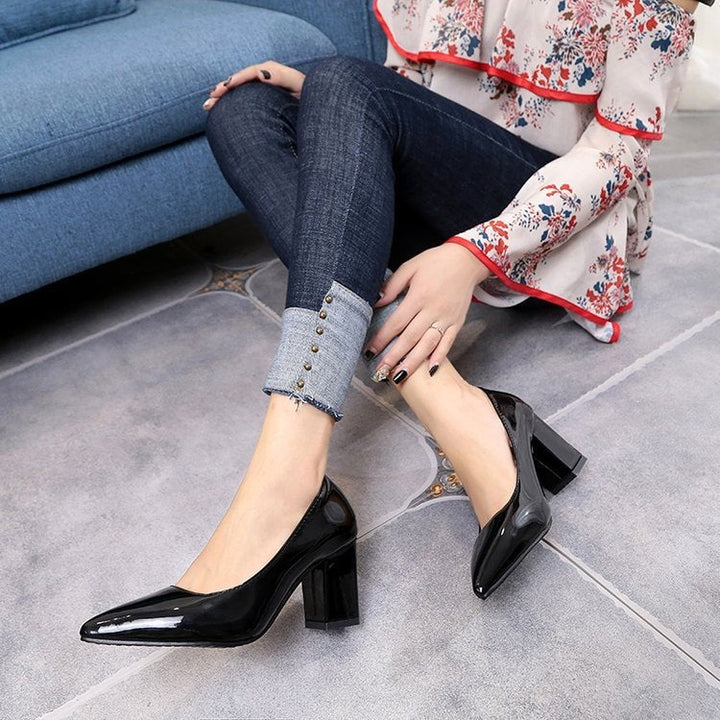 Damen Elegante High Heels mit blockiertem Absatz und modernem Acrylfinish Drune