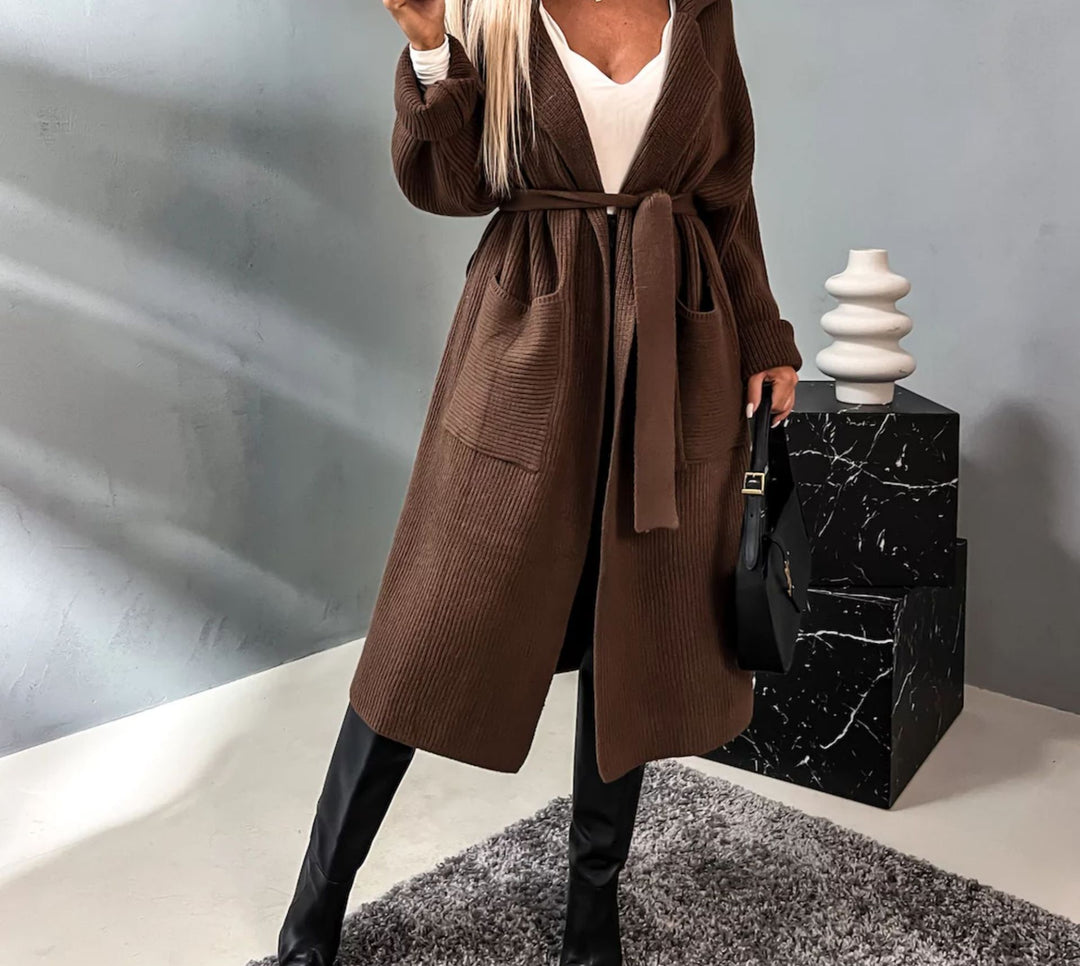 Damen Langstrickjacke mit praktischen Taschen und modischem Gürtel Drune