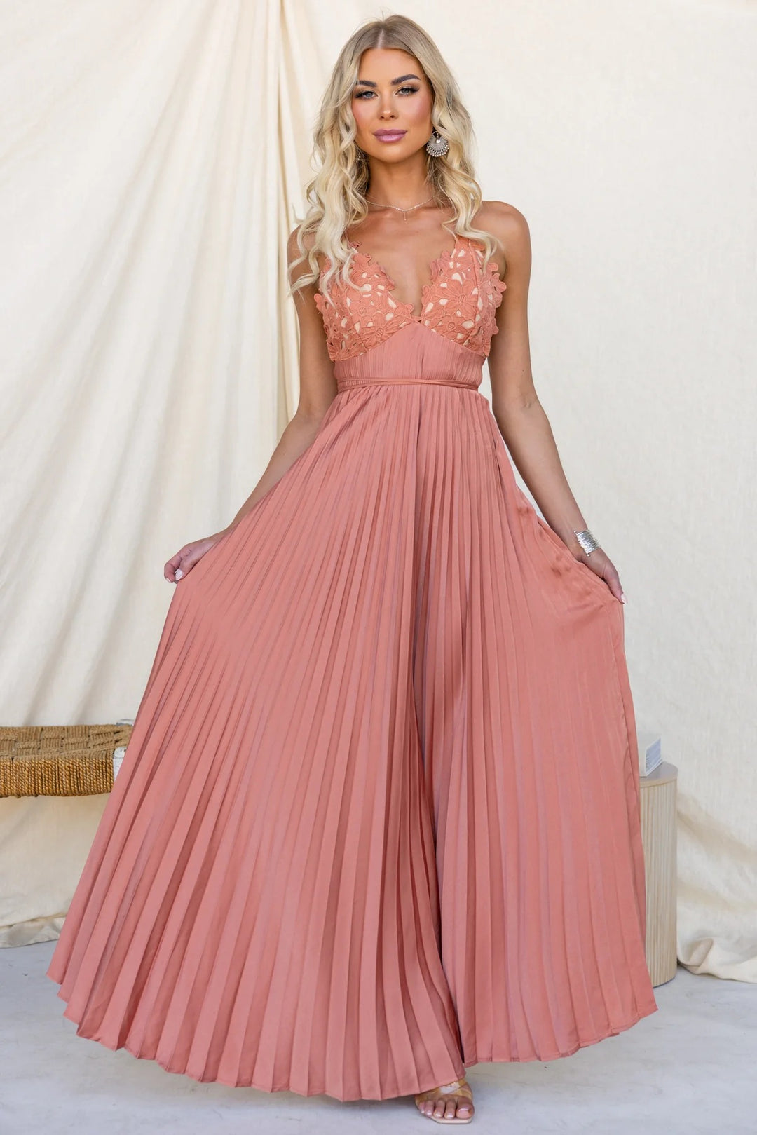 Damen Plissiertes Maxikleid mit verzierten Trägern und elegantem Taillengürtel Drune