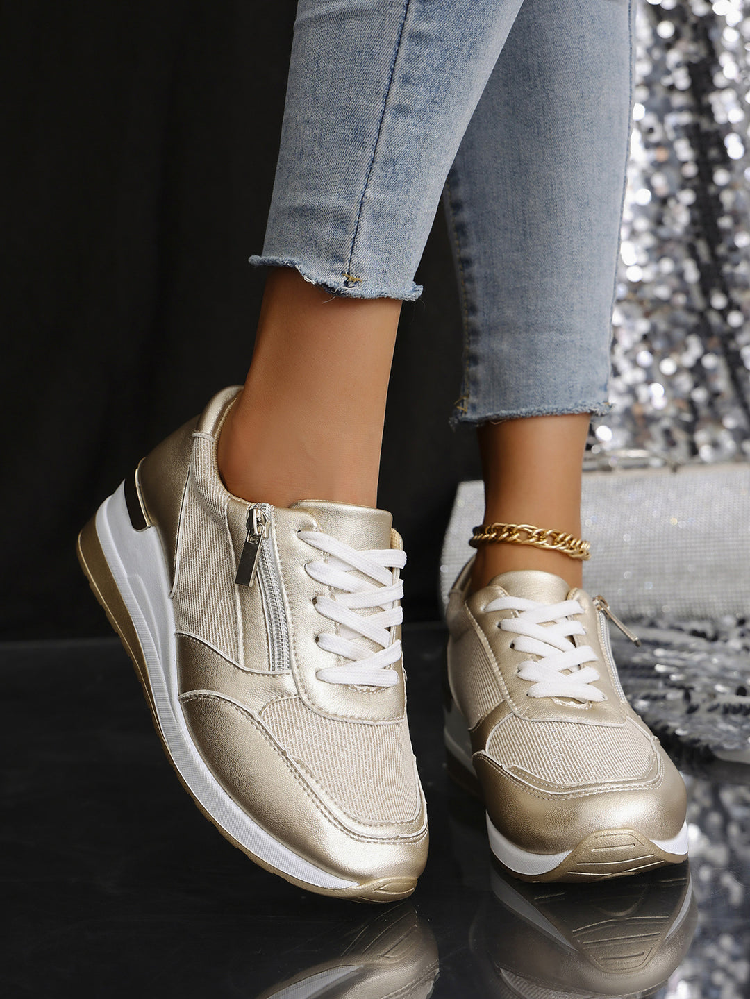 Damen  stylische Plateausneaker mit seitlichem Reißverschluss gepolstertem Komfortfußbett und dekorativen Metallic-Overlays Drune