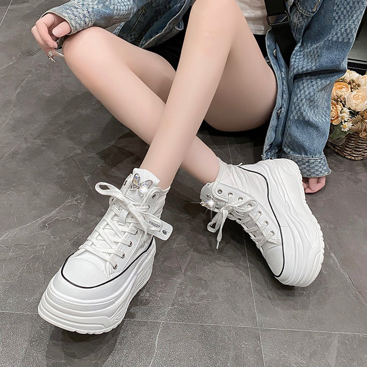 Damen nan Plateau-Sneaker mit hohem Schaft, Schnürung und Schmetterling-Brosche Drune