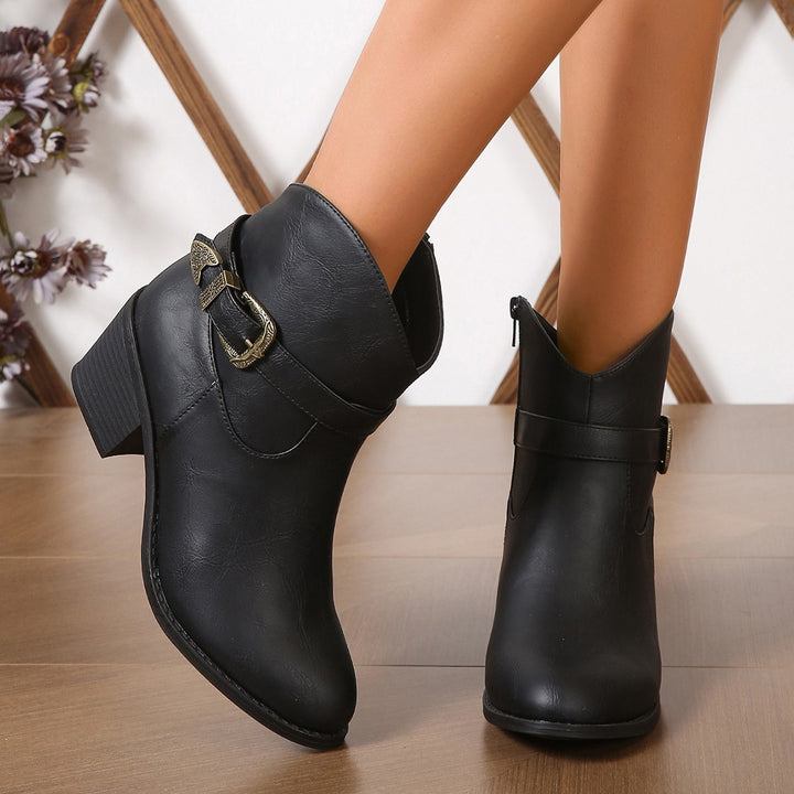 Damen nan Western‑inspirierte Kurzstiefelette mit mittelhohem Blockabsatz, seitlichem Reißverschluss und dekorativer Metallschnalle Drune