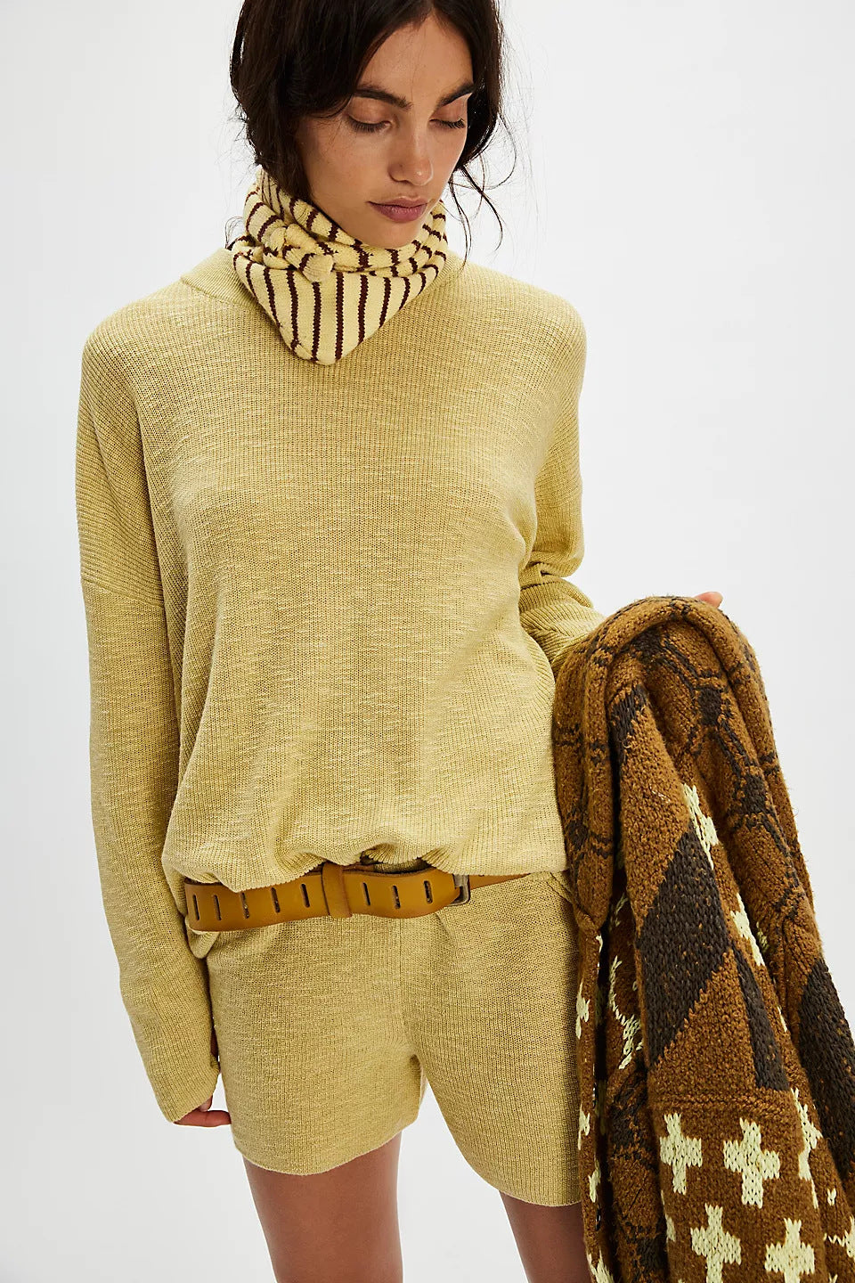 Damen Lässiges Strick-Set mit oversized Pullover und kurzen Hosen Drune