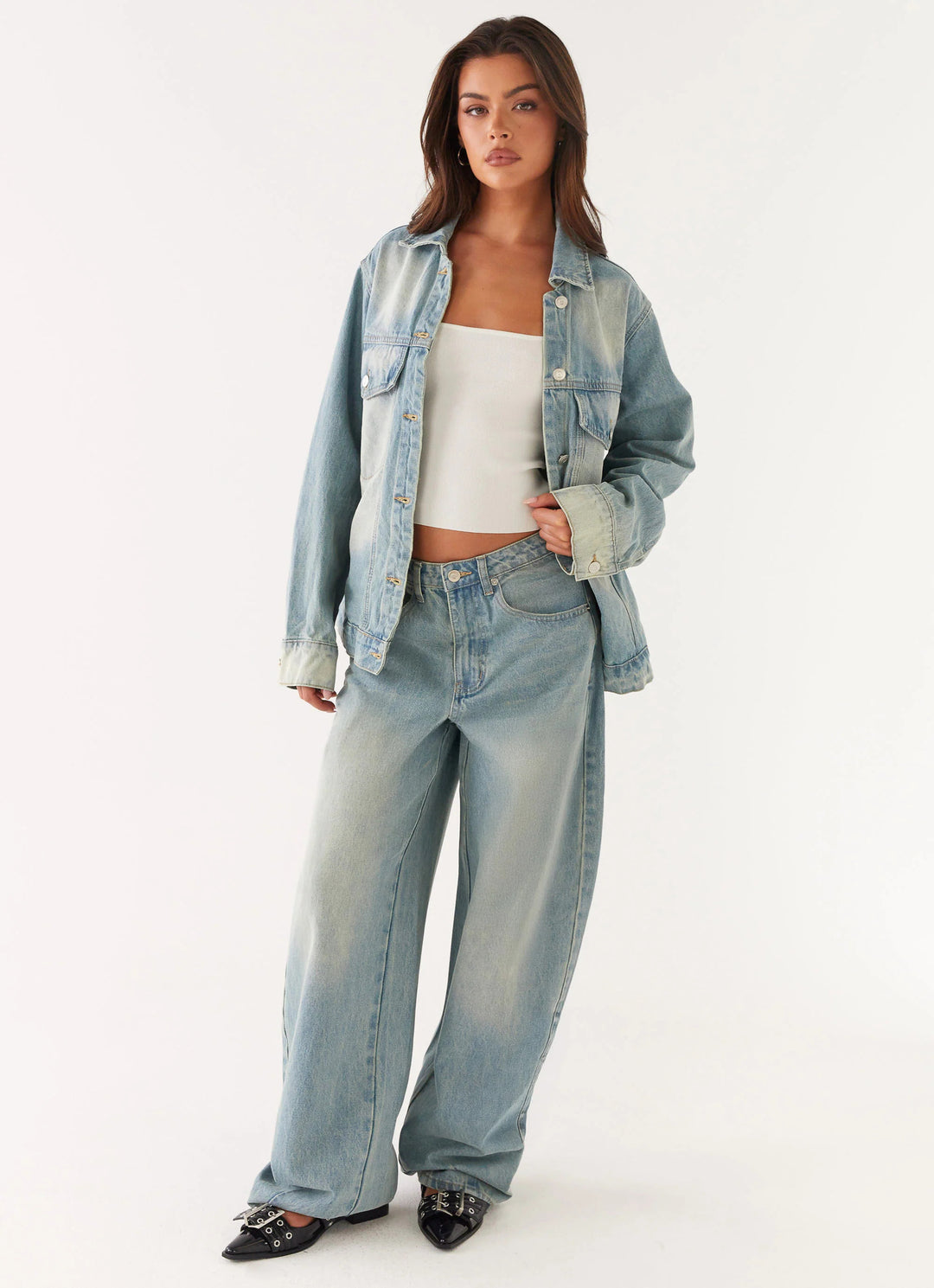 Damen nan oversized Denimjacke mit heller Vintage-Waschung, aufgesetzten Brusttaschen und verlängerten Manschetten Drune