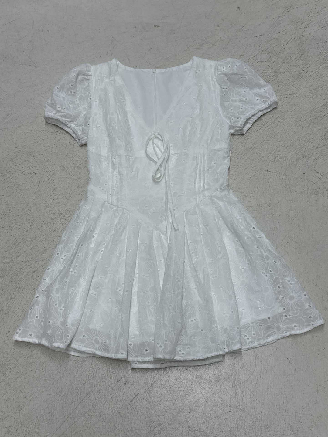Damen Kurzärmeliges Sommerkleid mit raffinierten Rüschendetails und Bindeband Drune