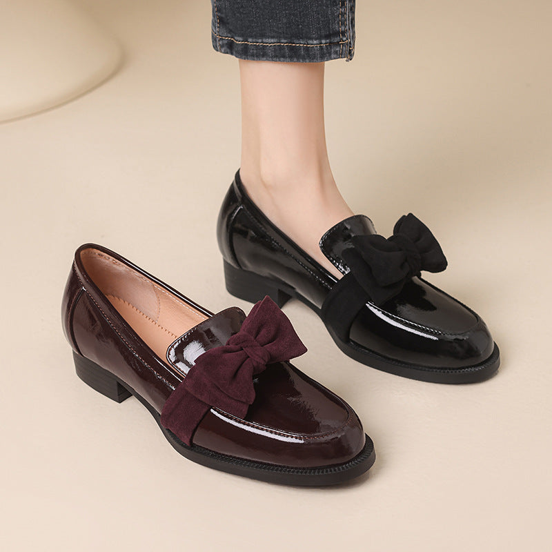 Damen Stylische Patentsleder Slipper mit Schleifendetail Drune