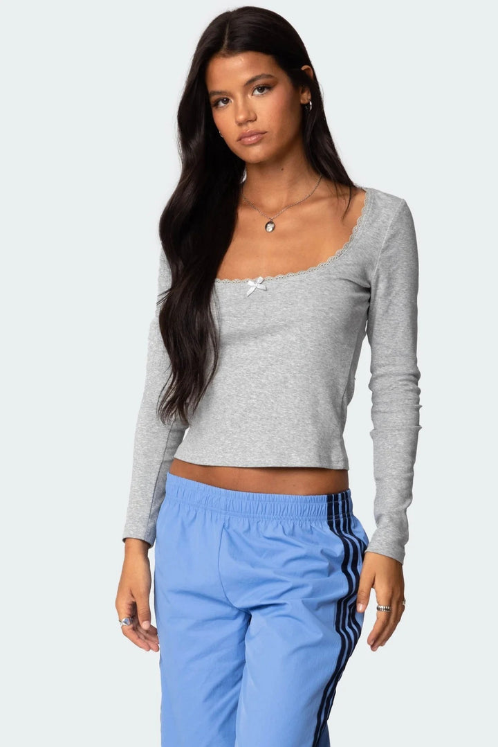 Damen Langarmshirt mit quadratischem Ausschnitt und Spitzenakzenten Drune
