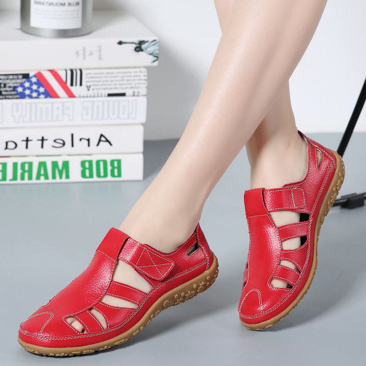Damen nan geschlossener Leder-Sommerschuh mit Aussparungen Klettverschluss und dämpfender Noppenlaufsohle Drune