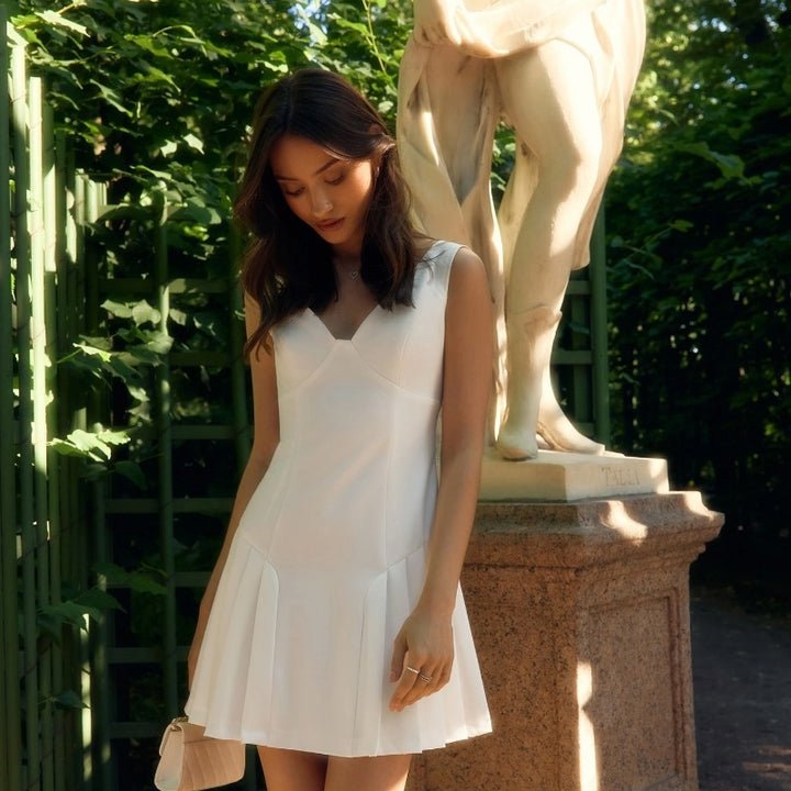 Damen Designer-Playdress mit fließendem Rock und V-Ausschnitt Drune