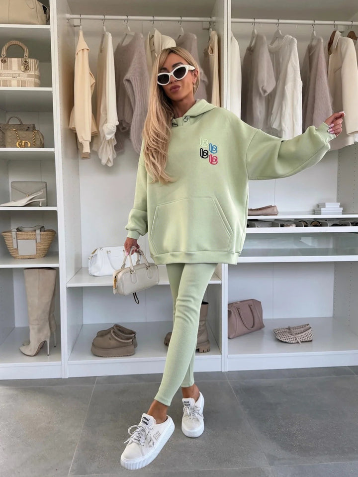 Damen Oversized Hoodie mit buntem Logo und bequemen Leggings Drune