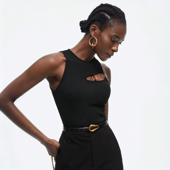Damen modisches Trägertop mit innovativem Cut-Out-Design und metallischen Akzenten Drune