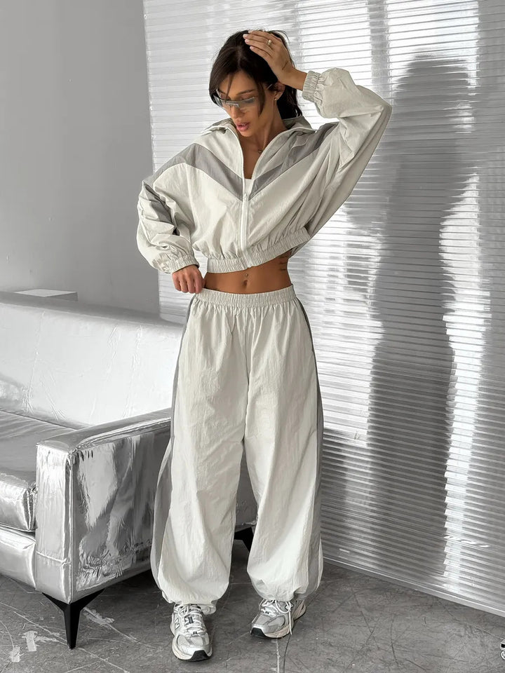 Damen nan Satin-Trackset mit Stehkragen, Chevron-Streifen und Kordelzug Drune