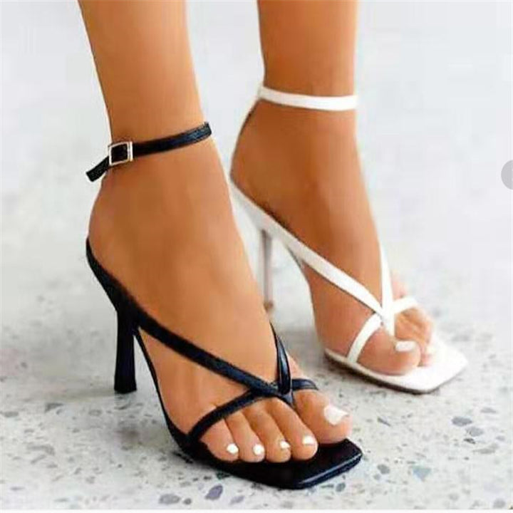 Damen nan filigrane Zehenring-Sandaletten mit quadratischer Zehenform, gekreuzten Riemen und feinem Stilettoabsatz Drune