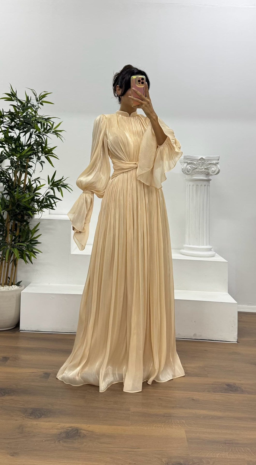 Damen Maxikleid mit figurschmeichelndem Schnitt und eleganter Raffung Drune