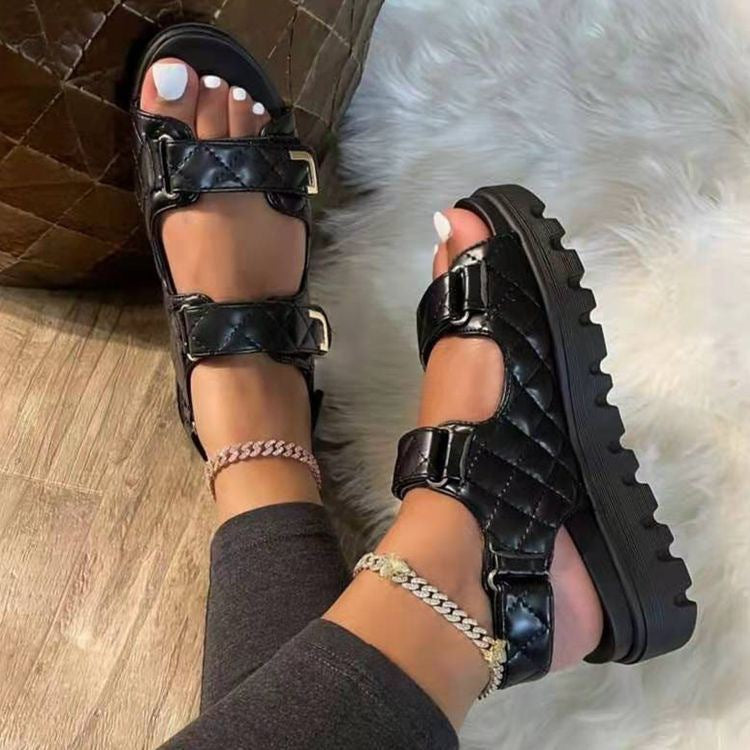 Damen nan gesteppte Dreiriemen-Sandale mit verstellbaren Metallschnallen und robuster Profilsohle Drune