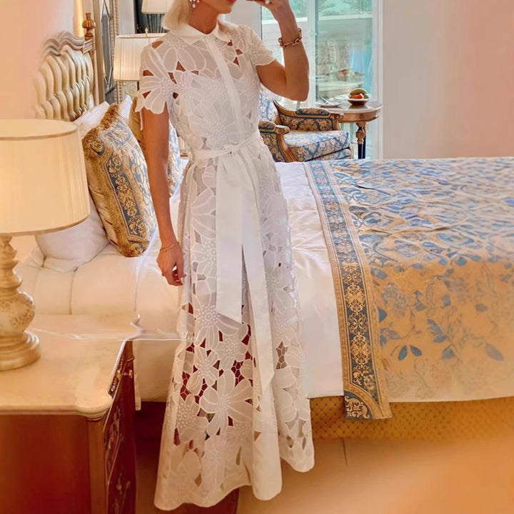 Damen nan langes Spitzenkleid mit Hemdblusenkragen, floraler ausgeschnittener Spitze und Bindegürtel Drune