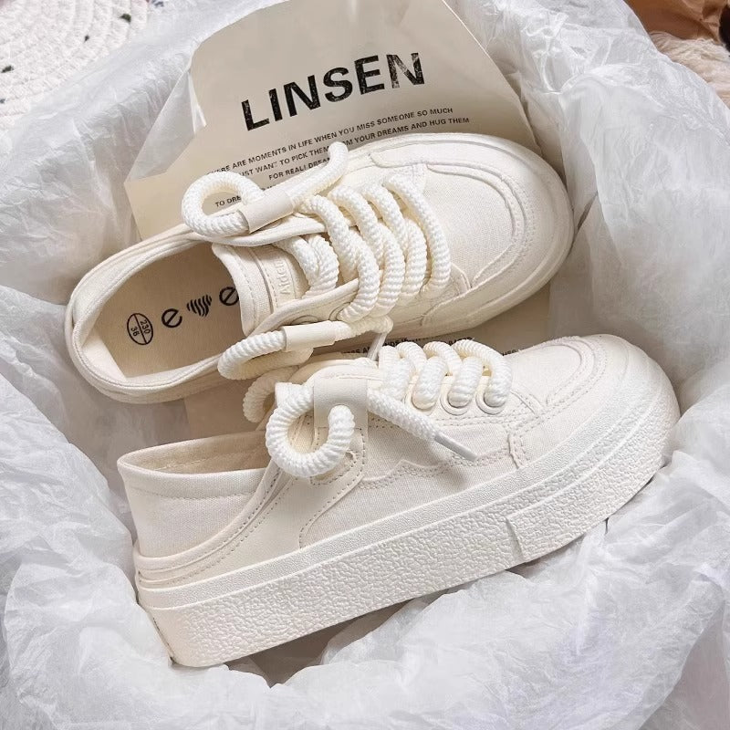 Damen Sneakers mit dickem Profil und innovativen Schnürdetails Drune