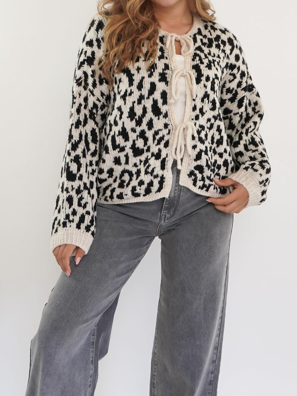 Damen Cardigan mit auffälligem Tiermuster und eleganten Bindebanddetails Drune