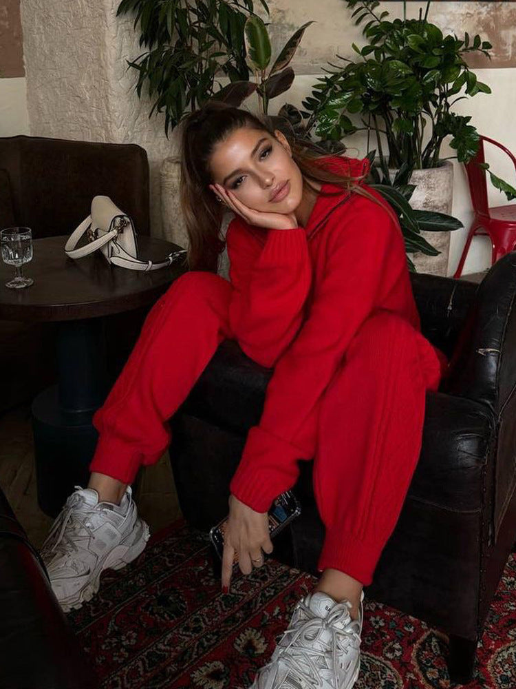 Damen Strick-Jogginganzug mit hohem Kragen und eleganten Zopfmustern Drune