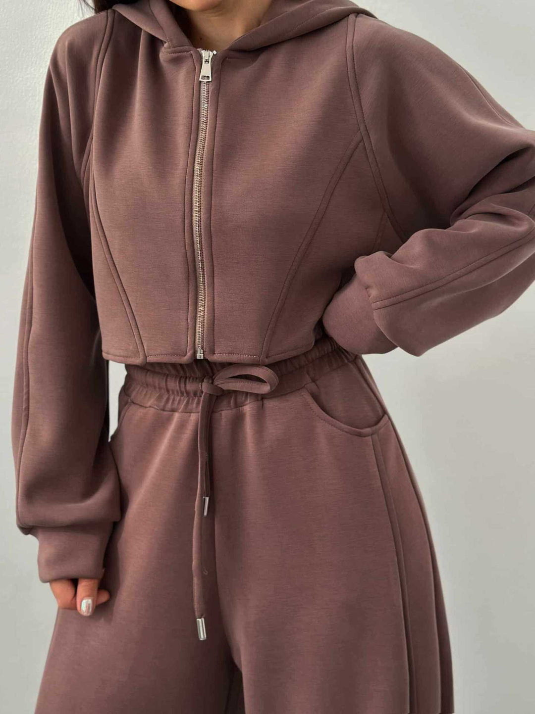 Damen nan weite Highwaist-Loungehose mit Tunnelzug, Eingrifftaschen und Ziernähten Drune