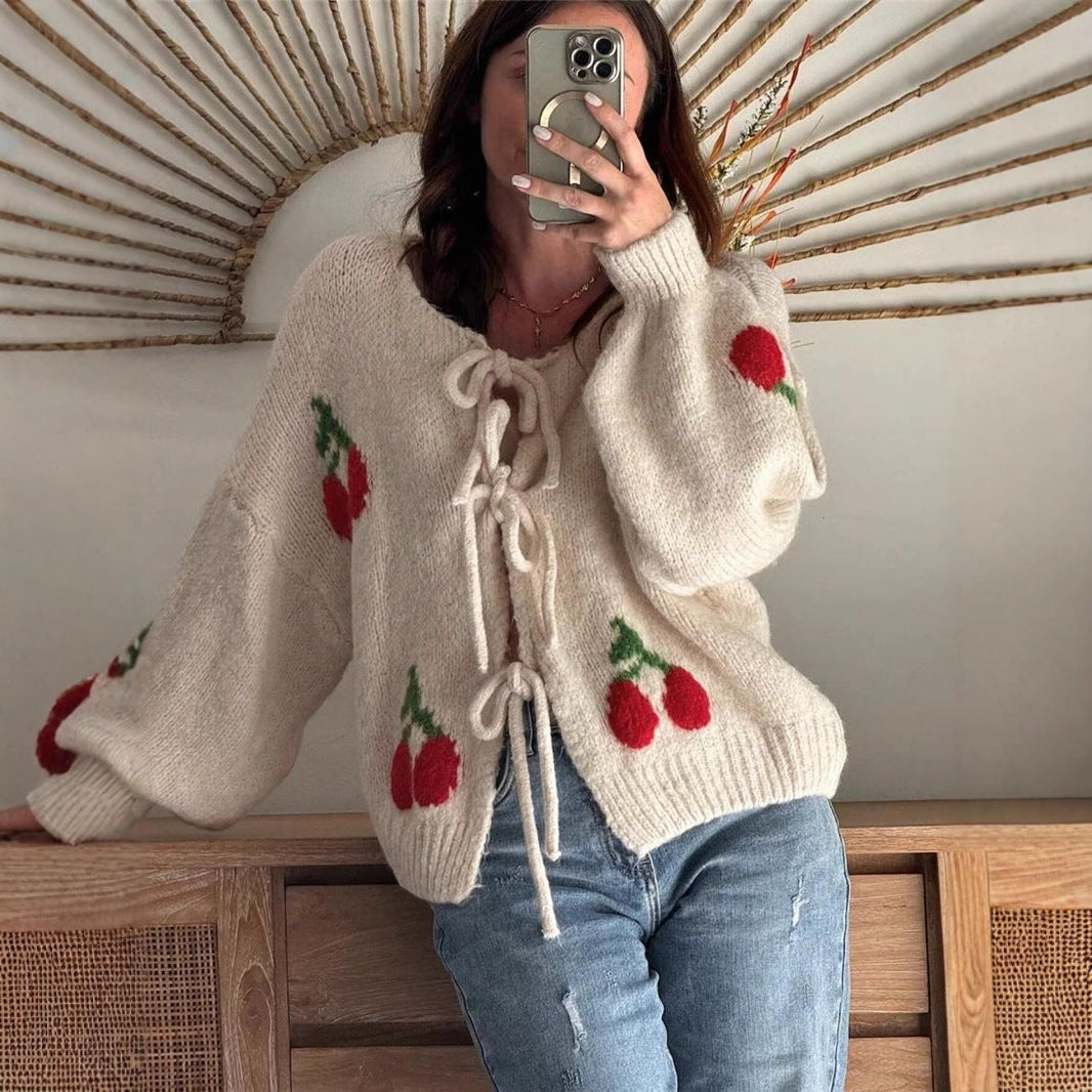 Damen Strickjacke mit verspieltem Kirschmotiv und dekorativen Schleifen Drune
