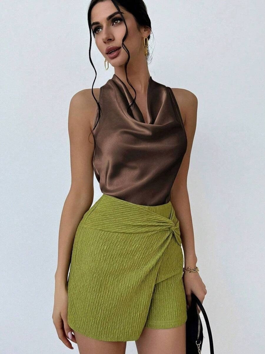 Damen Elegantes Satinoberteil mit schickem Wasserfall-Ausschnitt Drune