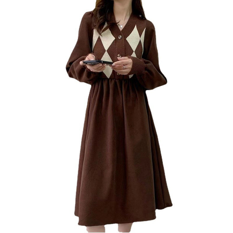 Damen Strickkleid mit Diamantmuster und Knopfdetails Drune