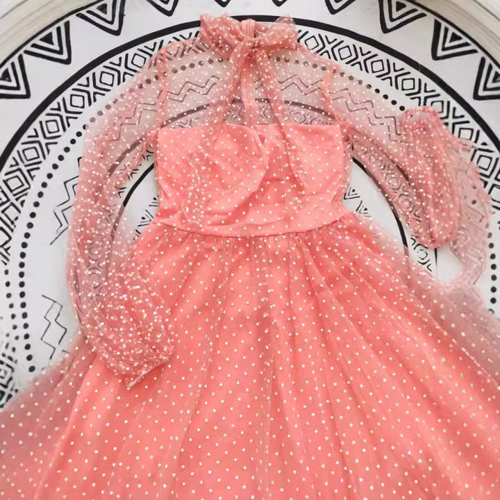 Damen Tüllkleid mit transparenten Puffärmeln und Schleifenakzent Drune