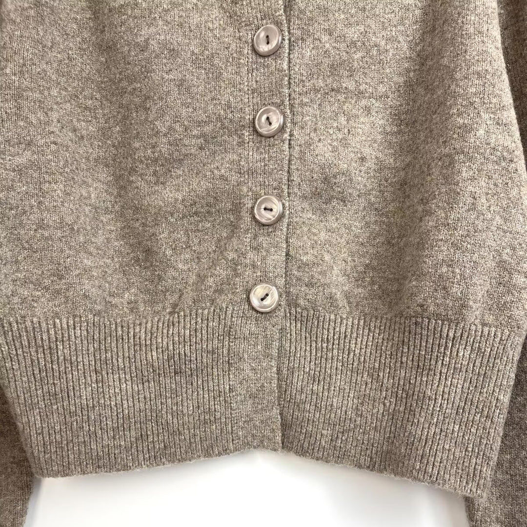 Damen cropped Strickjacke mit feinen Knopfdetails und modernem Schnitt Drune