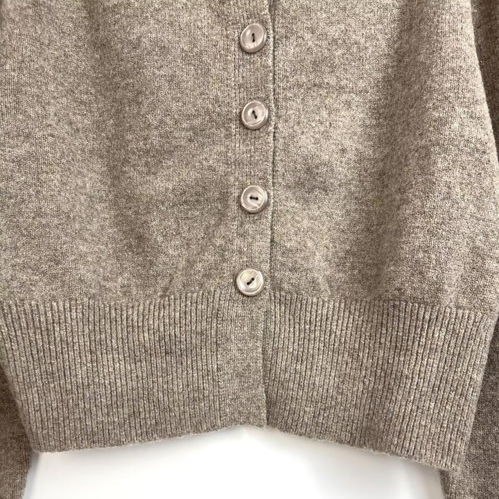 Damen cropped Strickjacke mit feinen Knopfdetails und modernem Schnitt Drune
