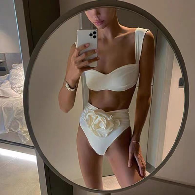 Damen Eleganter Bikiniverschnitt mit floralem Detail Drune