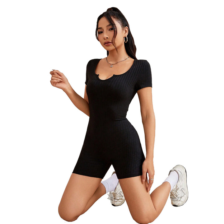 Damen Kurzoverall mit elegantem V-Ausschnitt und minimalistischer Rippstruktur Drune