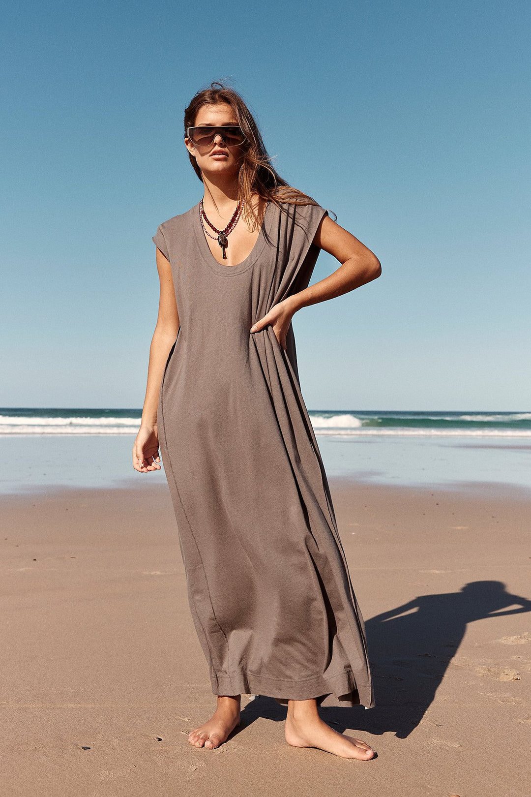 Damen lässiges Maxikleid mit tiefem Ausschnitt und seitlichen Schlitzen Drune