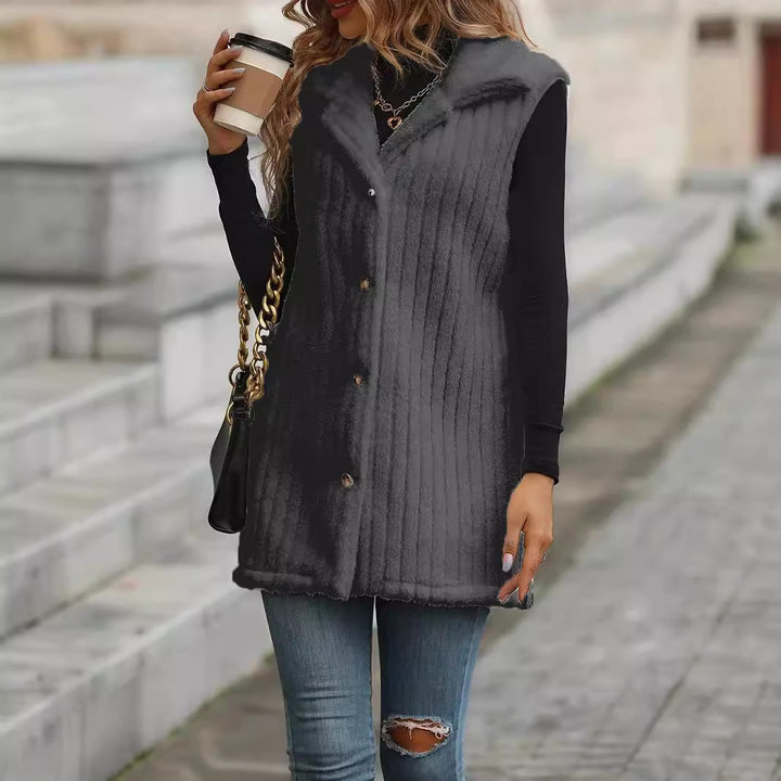 Damen Strickweste mit samtiger Oberfläche und modernen Knopfdetails Drune