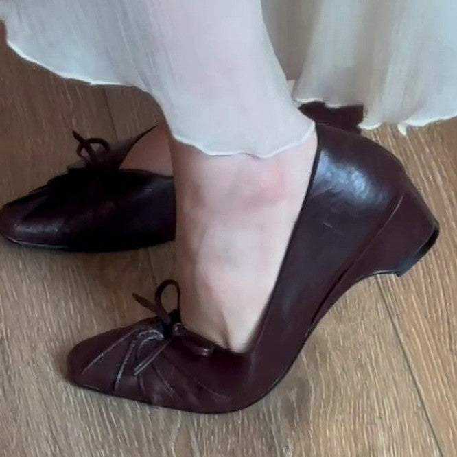 Damen Ballerina mit verspielter Schleifenapplikation aus hochwertigem Leder Drune